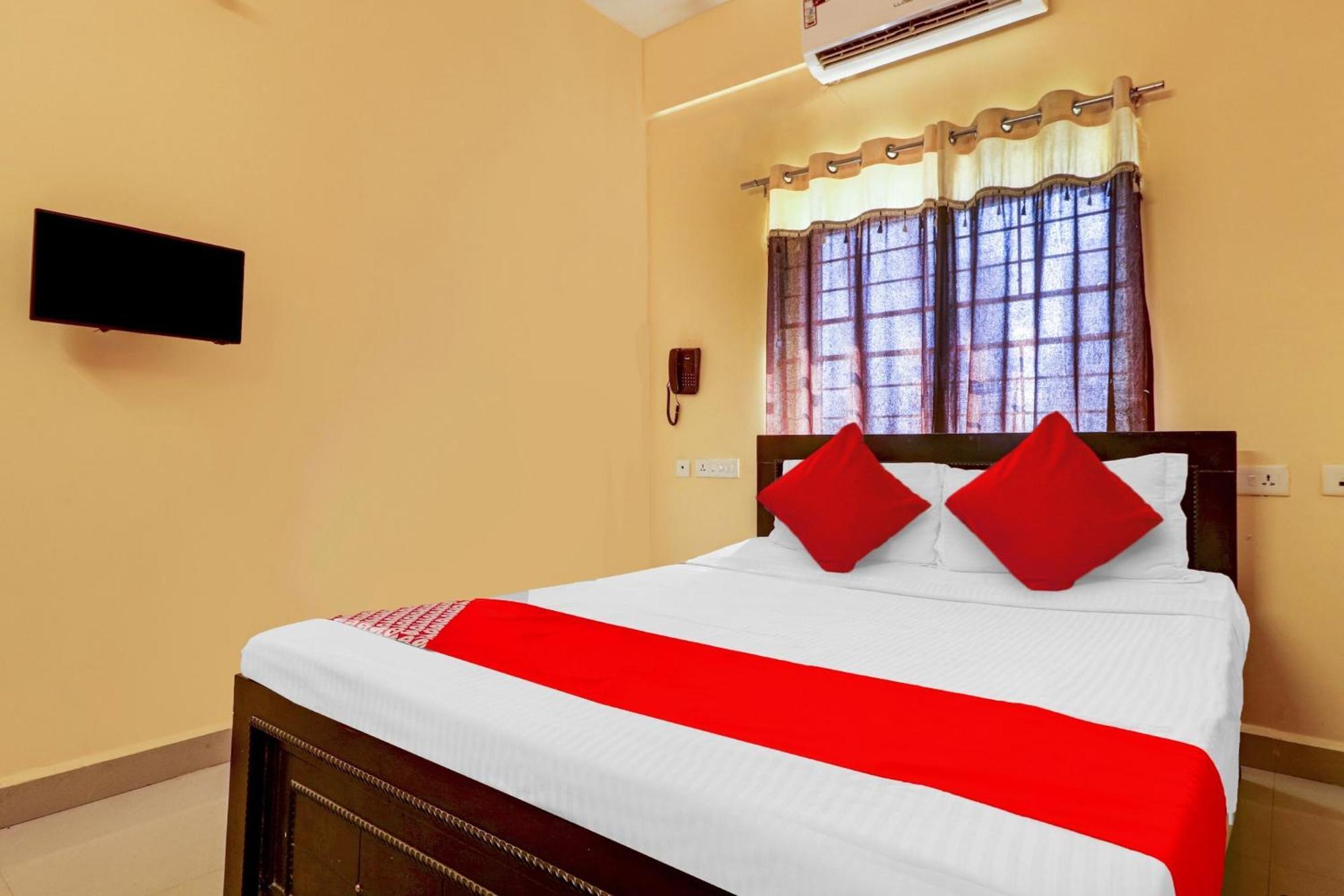 Super Oyo O Vsm Grand Hotel 4*